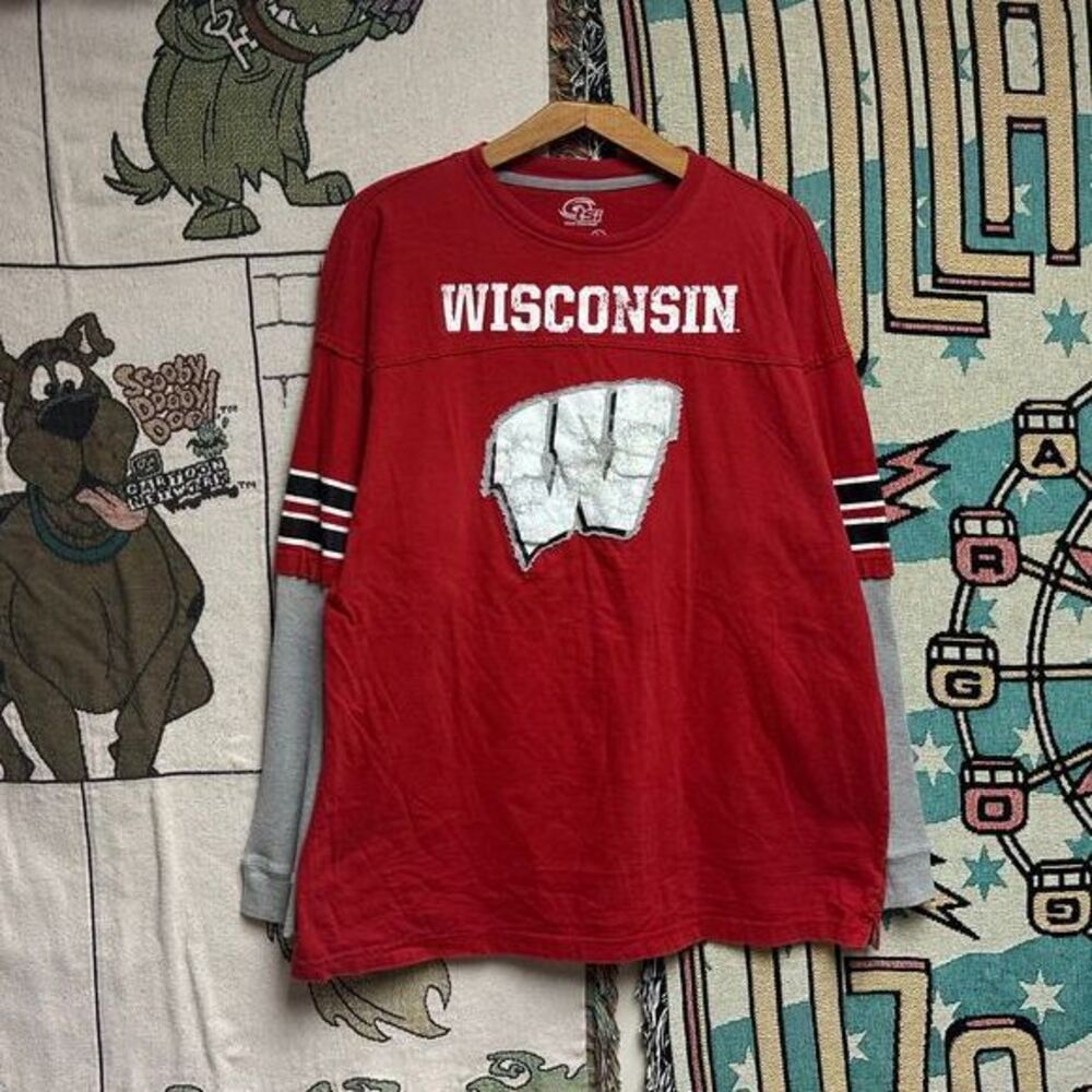 Vintage‎ Wisconsin Badgers Distressed Long Sleeve Shirt